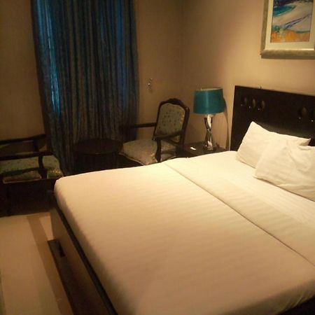 Villa Angelia Boutique Hotel Ikoyi Luaran gambar
