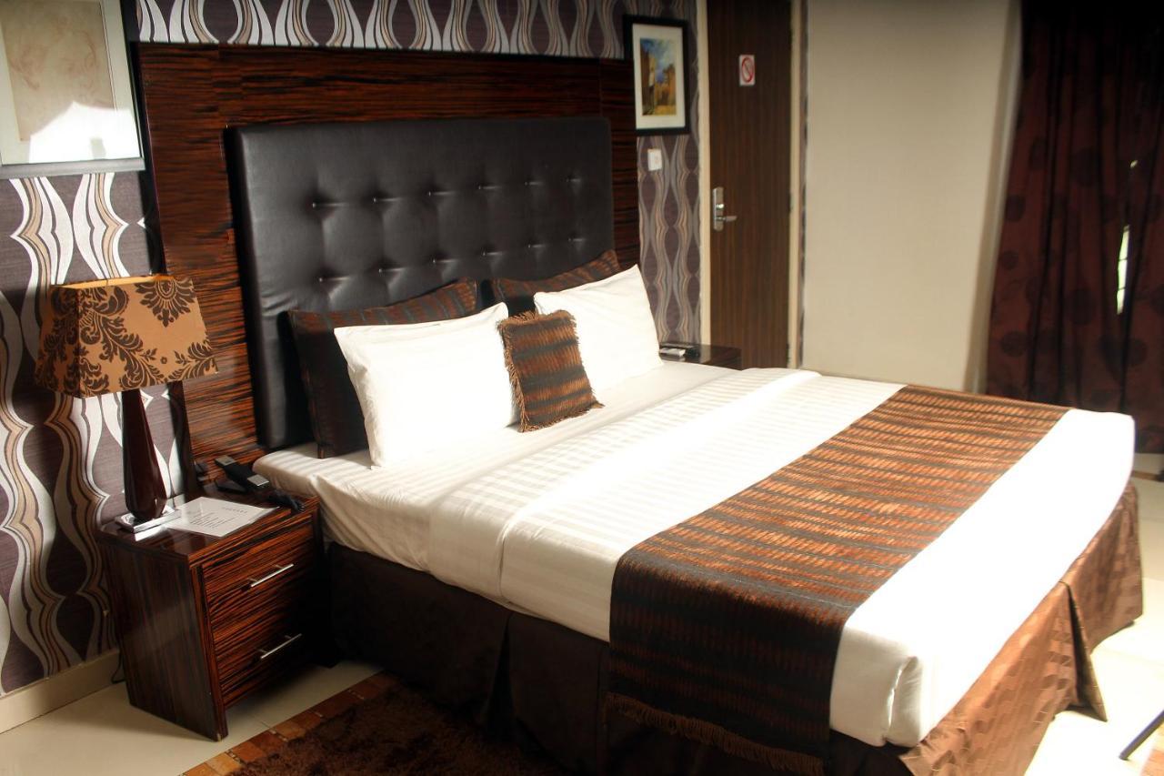 Villa Angelia Boutique Hotel Ikoyi Luaran gambar