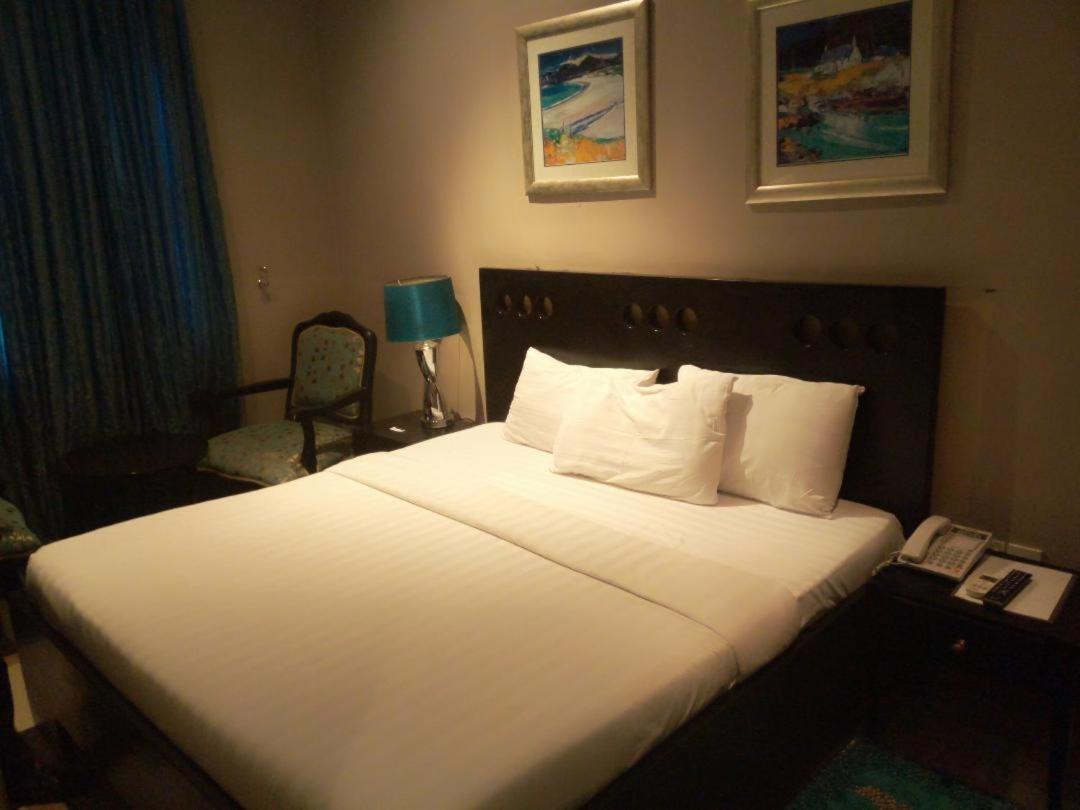 Villa Angelia Boutique Hotel Ikoyi Luaran gambar